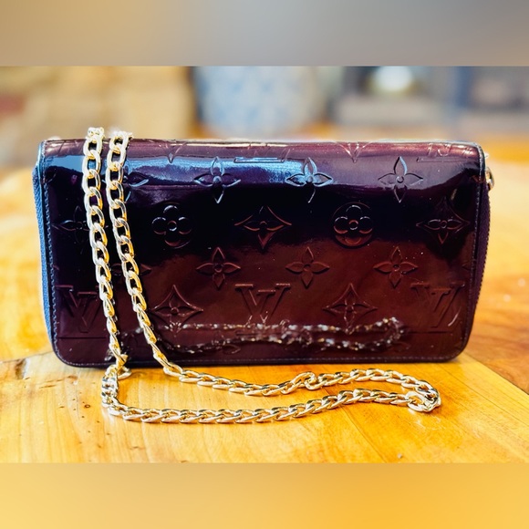 LOUIS VUITTON
Vernis Zippy Wallet Rouge Fauviste 2012 - Picture 3 of 16